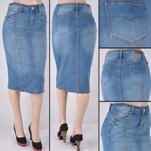 🚨SOLD🚨Denim skirt